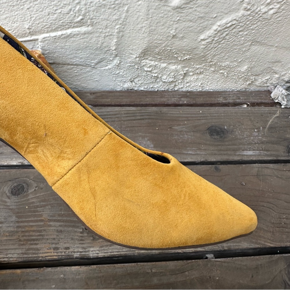 Mustard Seychelles Retro Modern Heels - Picture 3 of 11